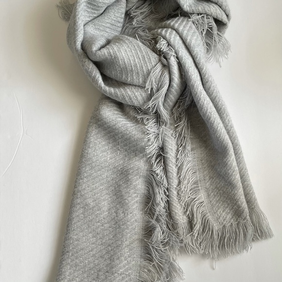 Terra Di Siena Tweed Scarf with Fringe Grey - Picture 2 of 12